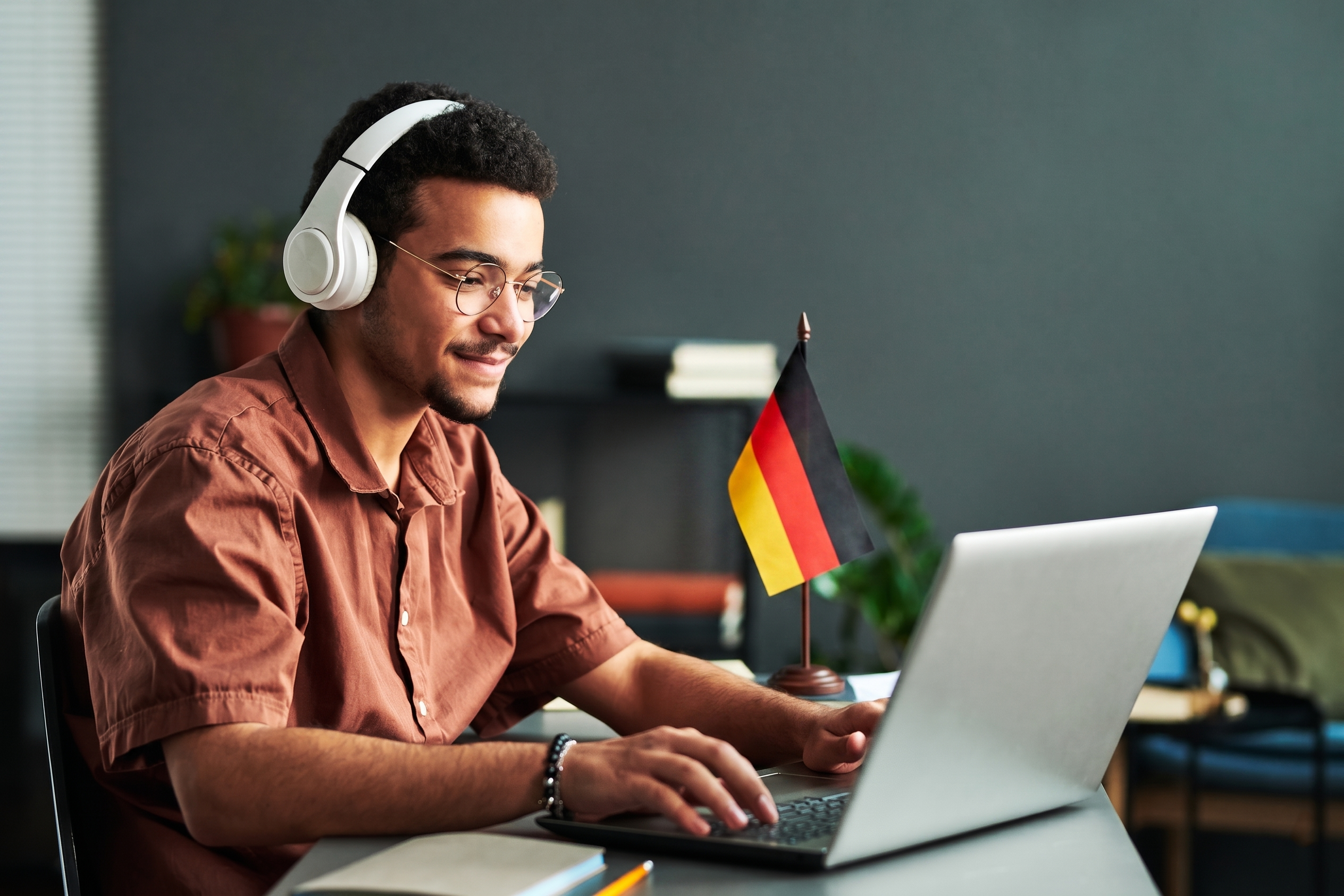 AdobeStock 548175114 - Curso - Alemão