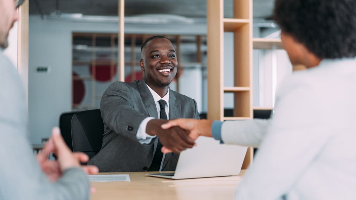 Inglês no mercado de trabalho: qual nível realmente abre portas?