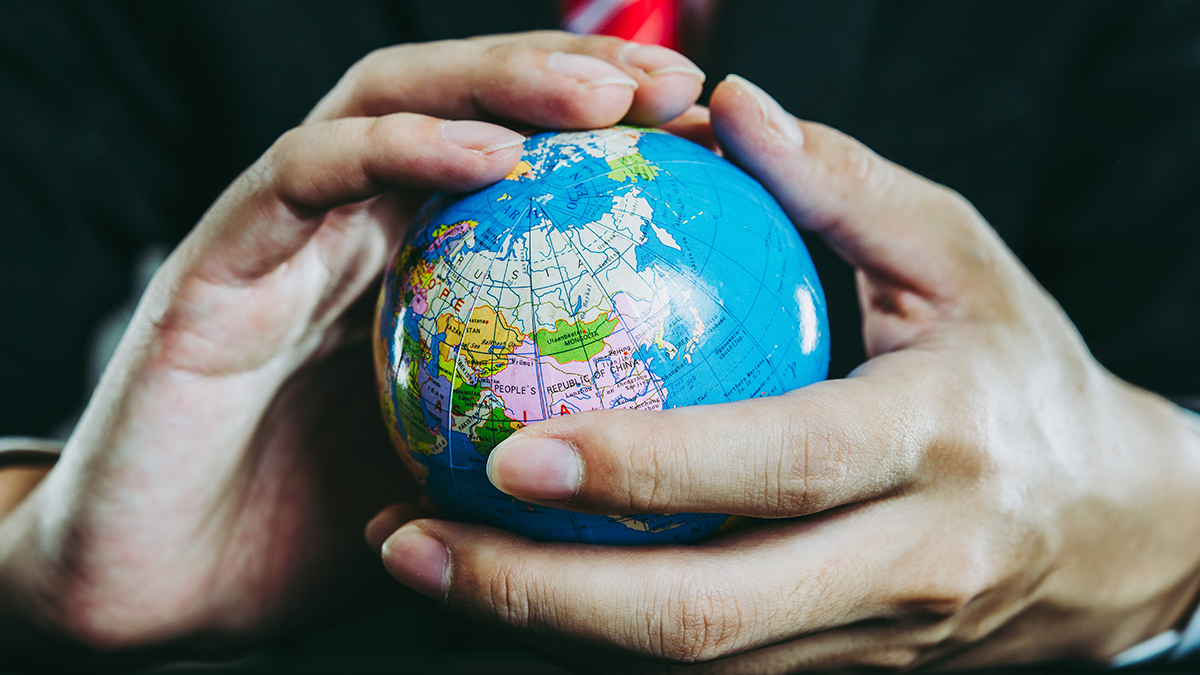 É possível viajar o mundo tendo o inglês como segundo idioma?